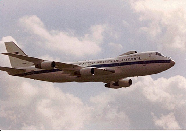 E4-787.jpg (45395 bytes)